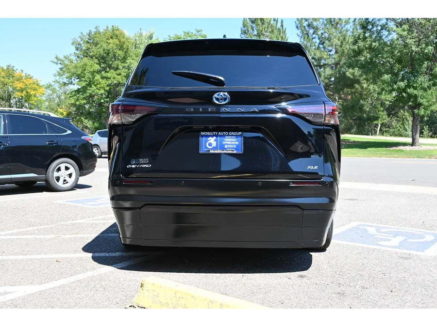 2025 Toyota Sienna XLE - Photo 7