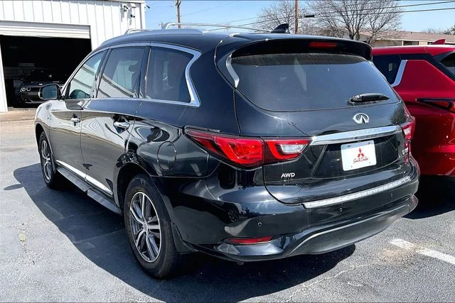 Used 2019 Black INFINITI LUXE image 3