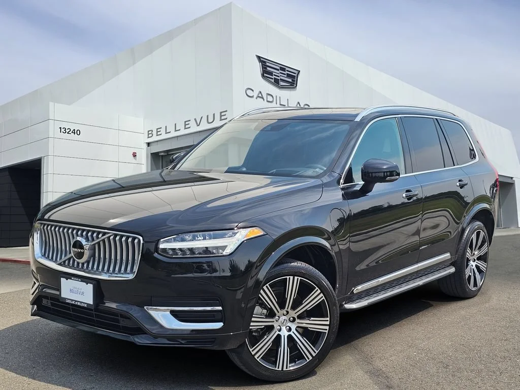 Used 2022 Black Volvo Inscription image 1