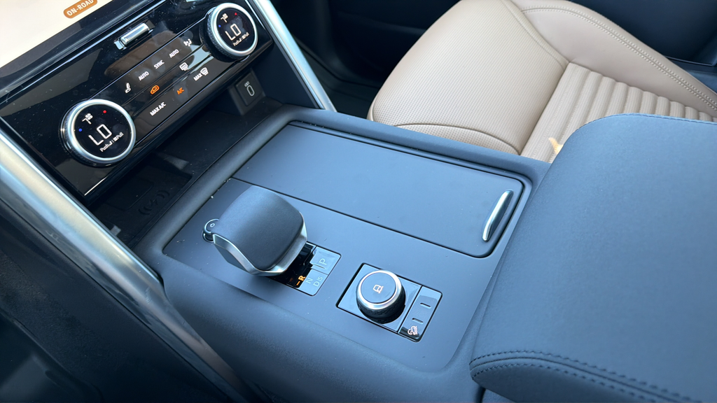New 2026 Lantau Bronze Land Rover Dynamic SE image 21