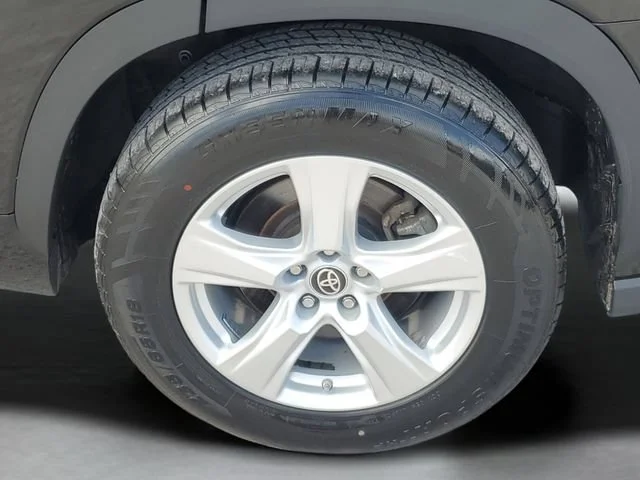 Used 2023 Black Toyota L image 9