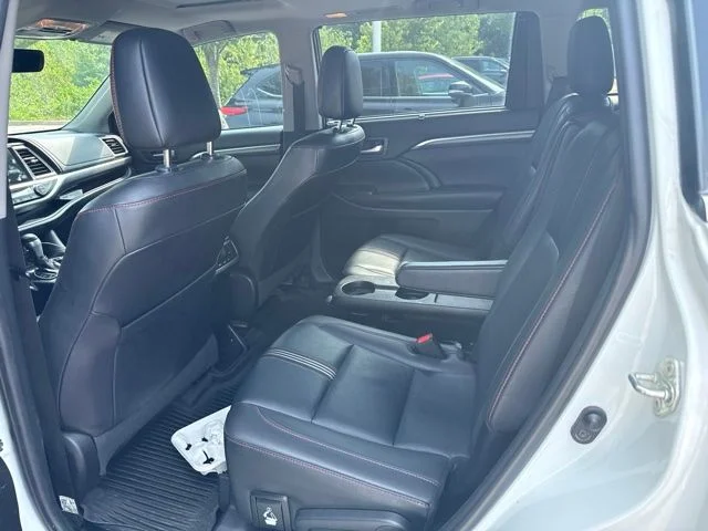 Used 2019 White Toyota SE image 7