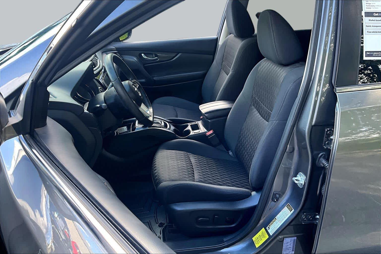 Used 2018 Gun Metallic Nissan SV image 9