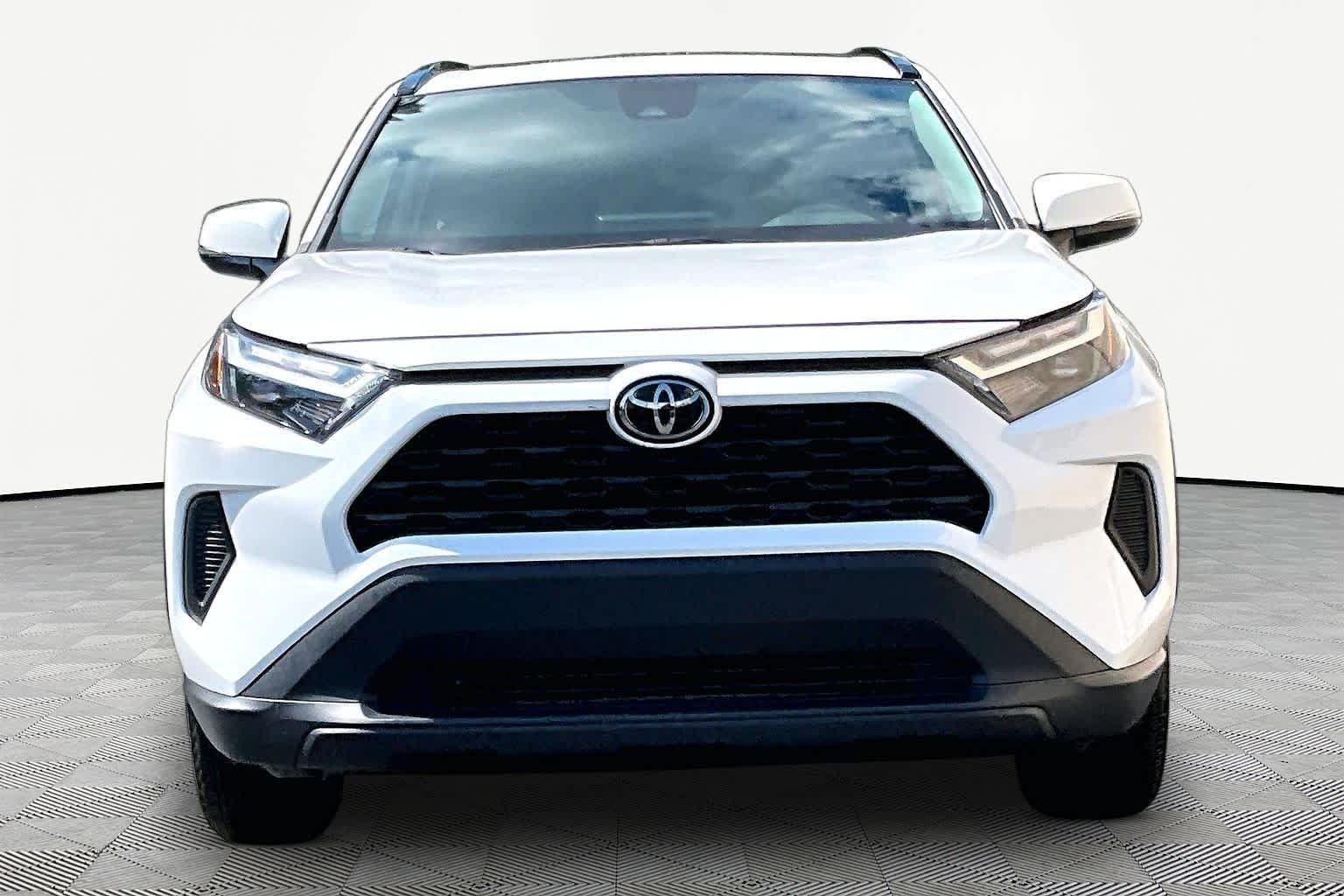 Used 2024 Ice Cap Toyota XLE image 4