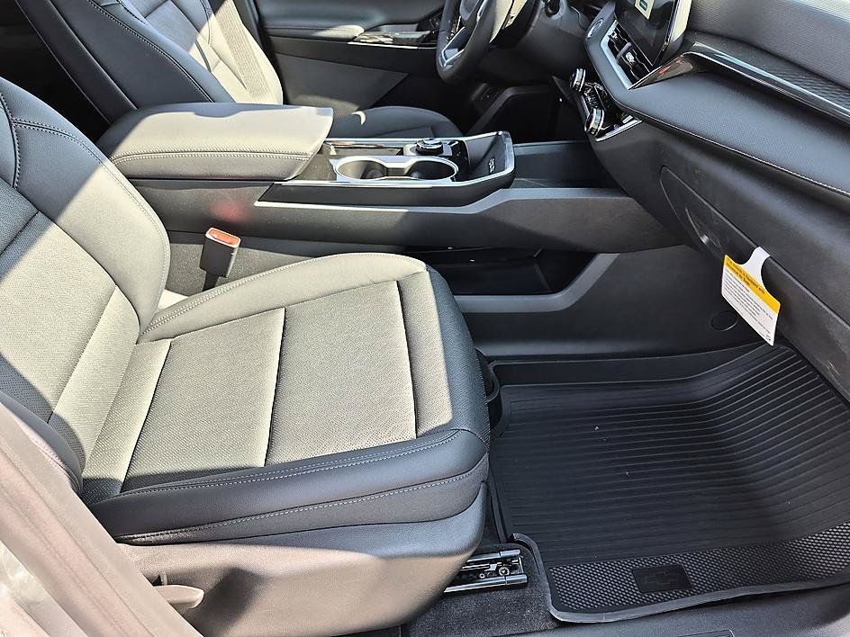 New 2027 Sterling Gray Metallic Chevrolet LT image 34