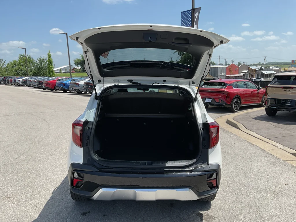 Used 2024 Snow White Pearl Kia SX image 15