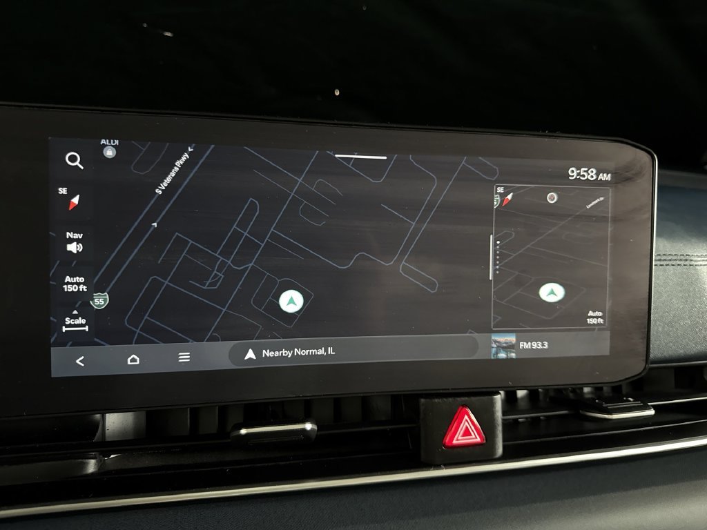 Used 2025 Ivory Kia SX image 30
