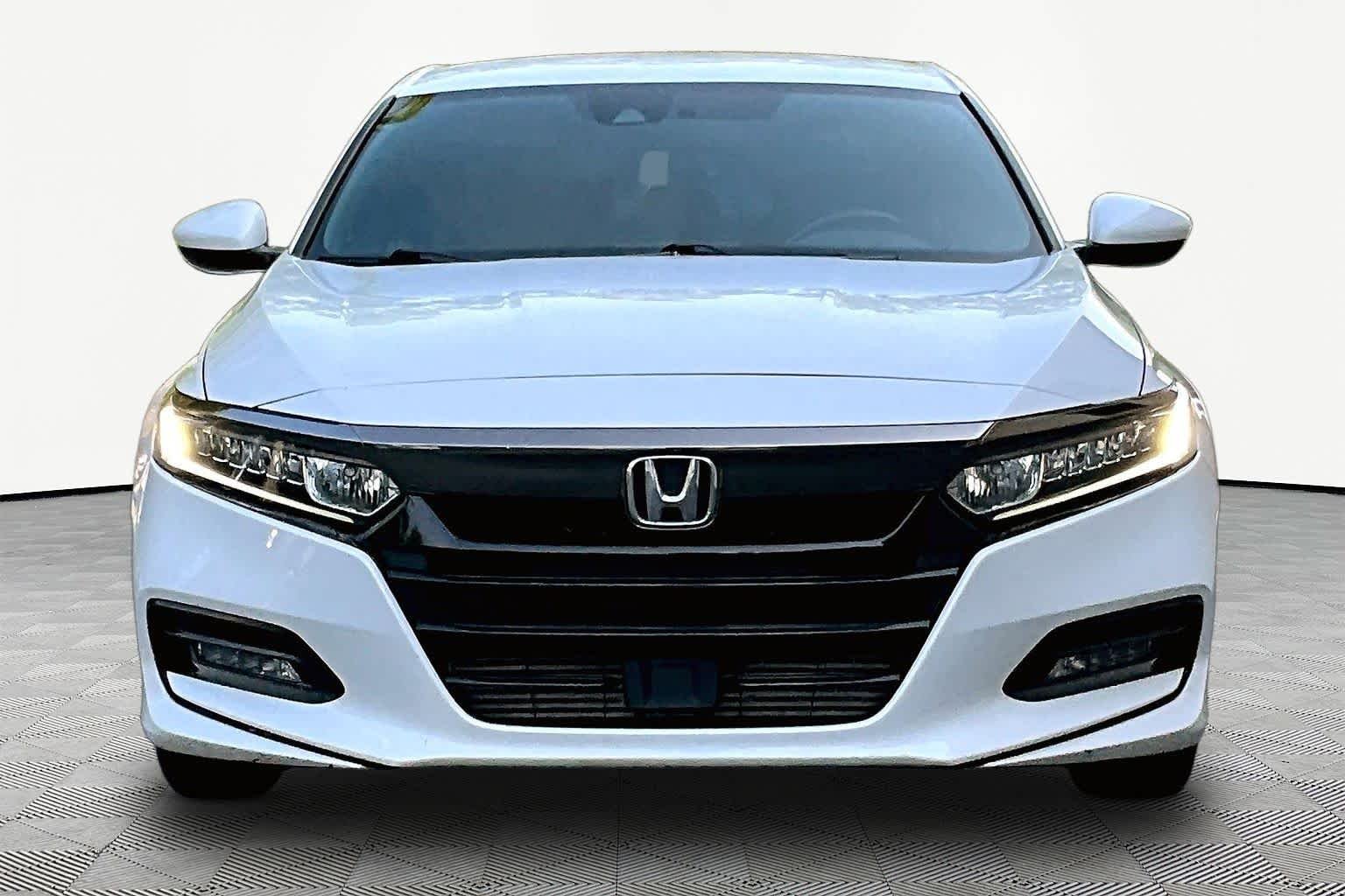 Used 2019 Platinum White Pearl Honda Sport 1.5T image 4