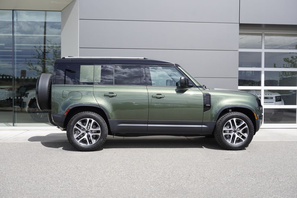 New 2026 Woolstone Green Land Rover S image 7