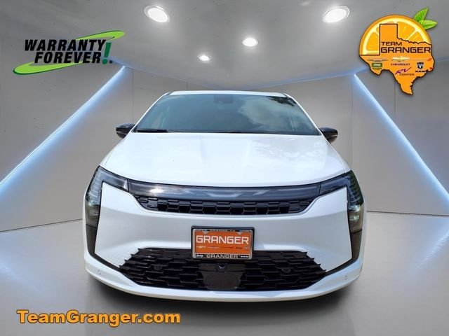 New 2027 Bright White Clear-Coat Exterior Paint Chrysler Limited image 7