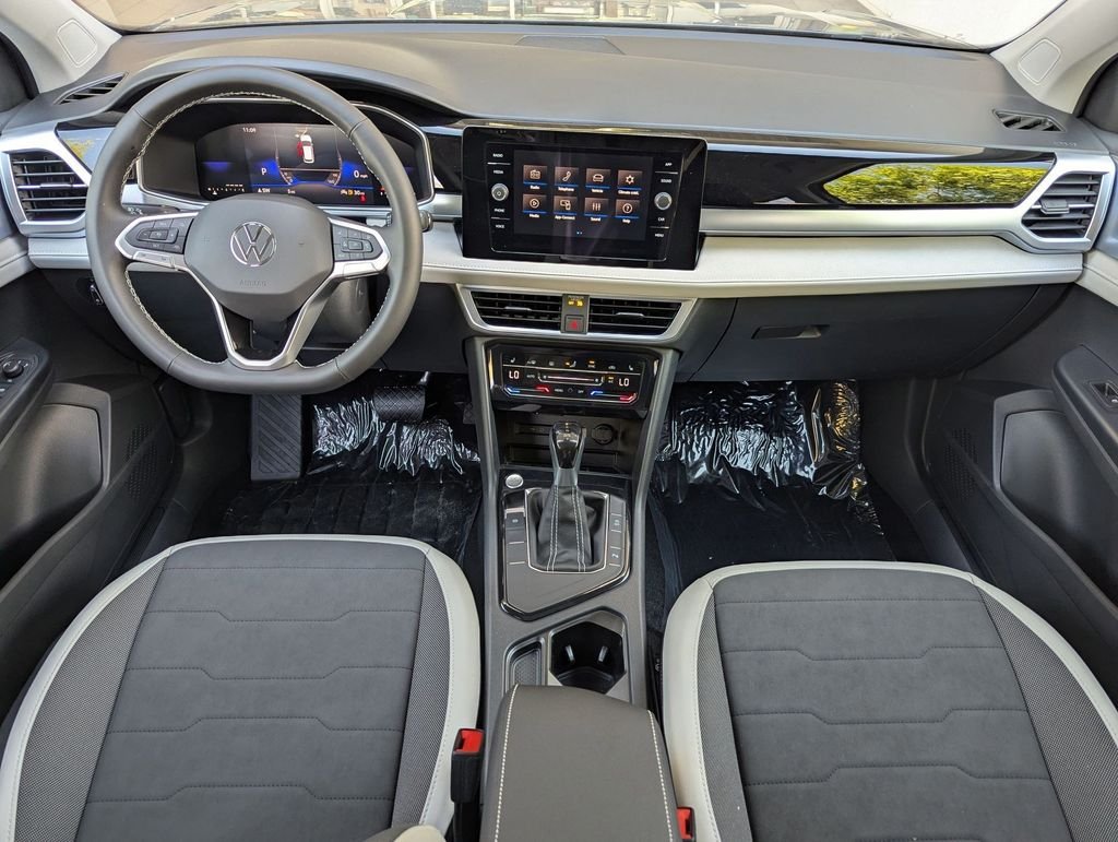 2025 Volkswagen Taos SE - Photo 15