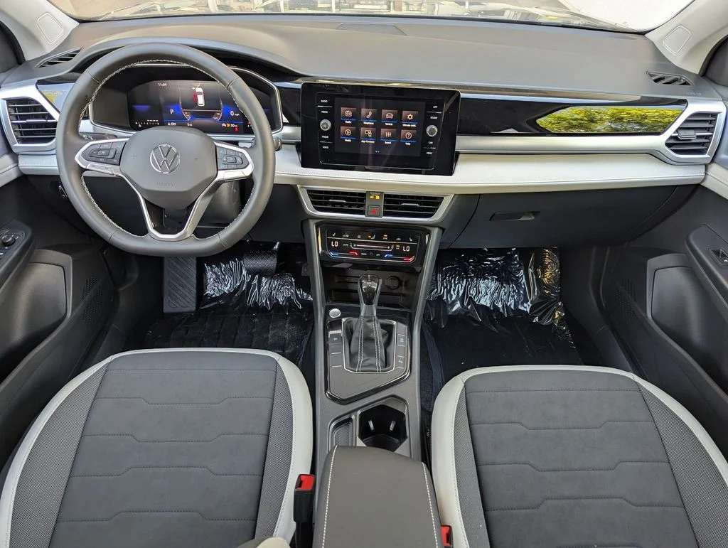 2025 Volkswagen Taos SE - Photo 15