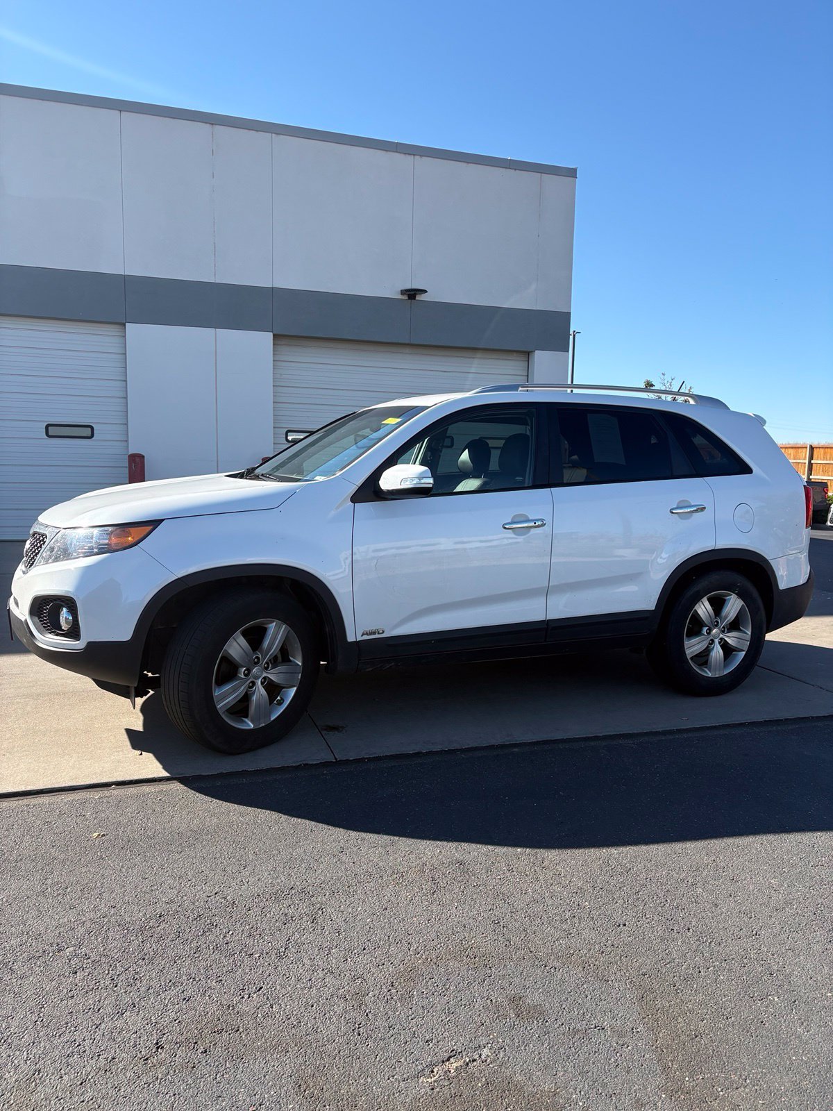 Used 2013 White Kia EX image 1