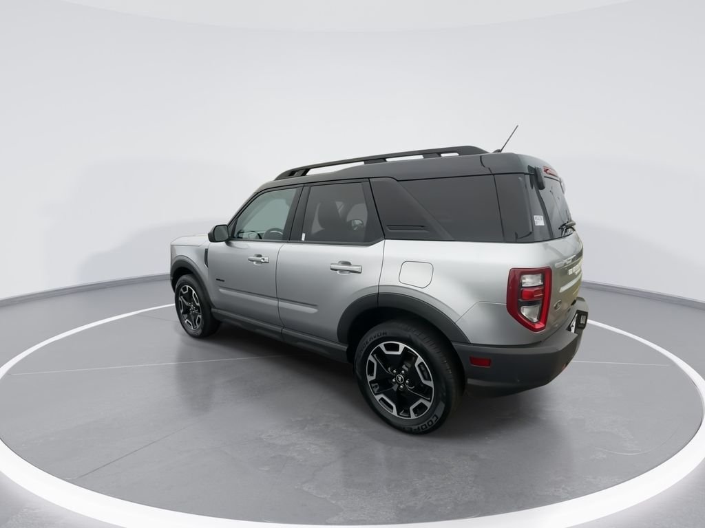 Used 2022 Silver Metallic Ford Outer Banks image 6