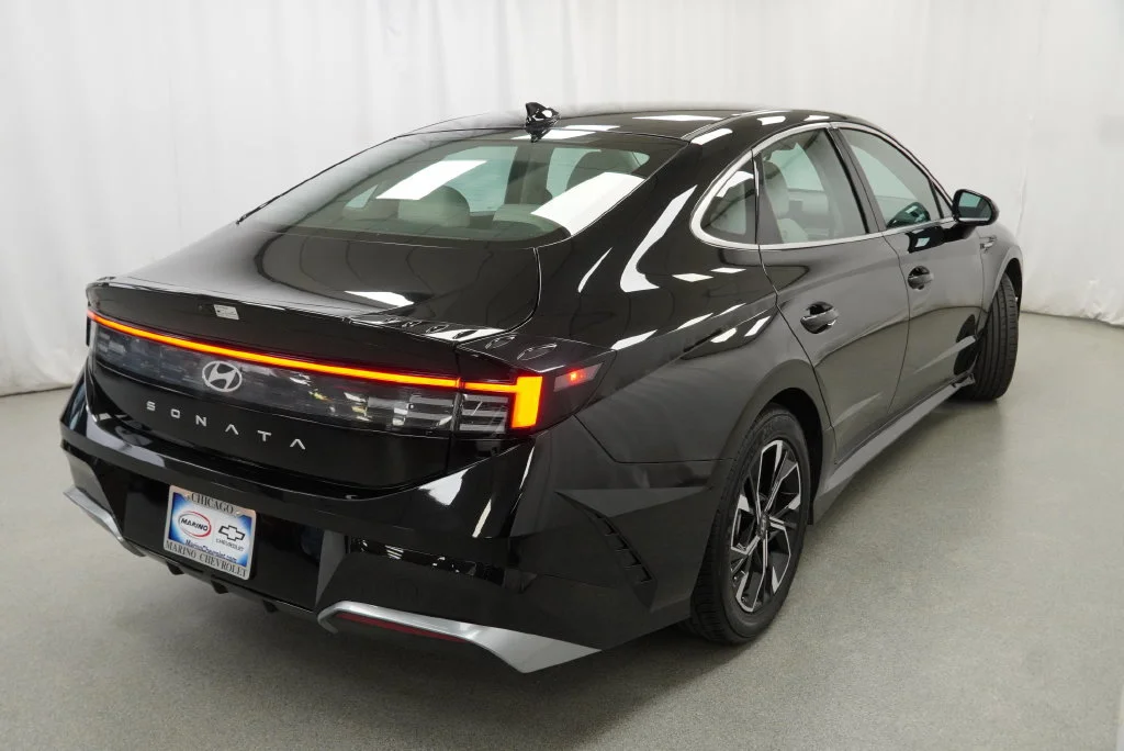 Used 2025 Abyss Black Hyundai SEL image 17