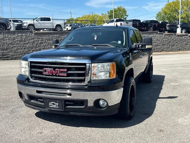 Used 2011 Black GMC SLE image 9