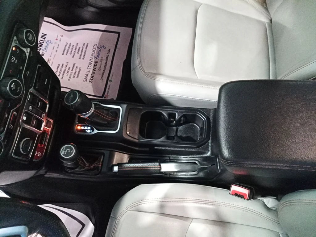 Used 2020 Gray Jeep Mojave image 25