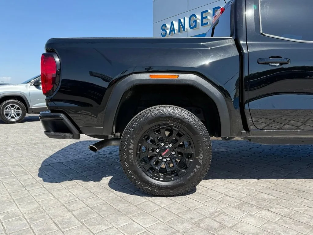Used 2026 Onyx Black GMC Elevation image 11