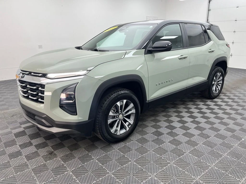 Used 2025 Green Chevrolet LT image 2