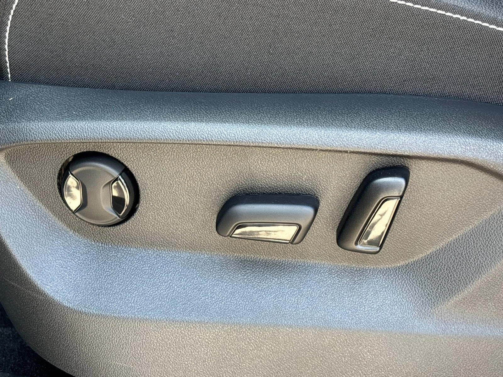 New 2026 pure gray Volkswagen 2.0T SE w/Technology image 16