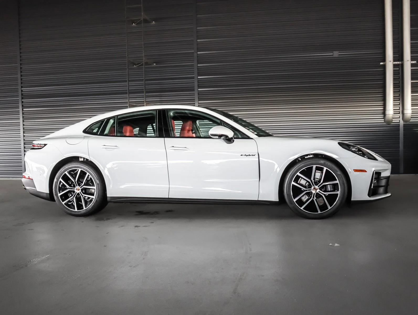 New 2026 Carrara White Metallic Porsche 4 E-Hybrid image 11