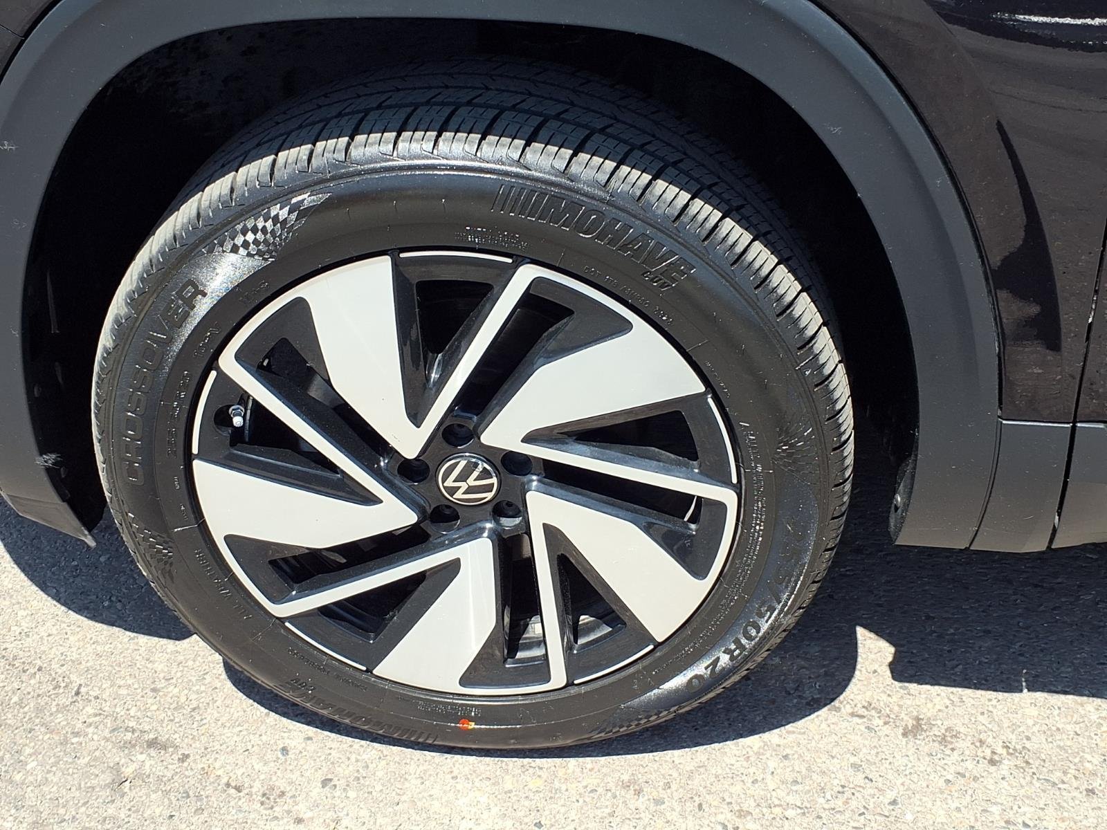 Certified Used 2025  Volkswagen SE image 25