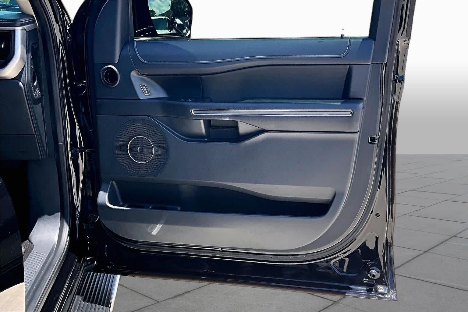 Used 2022 Agate Black Metallic Ford XLT image 22