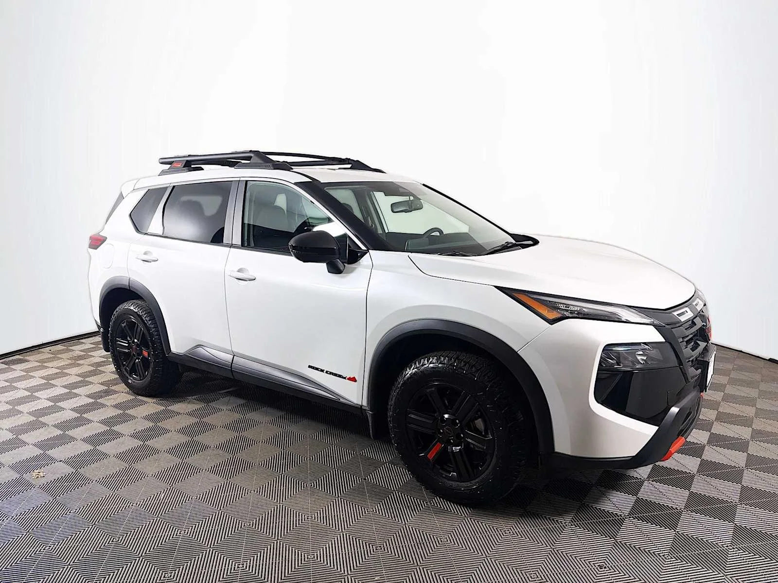 Certified Used 2025 Everest White Pearl Nissan Rock Creek image 3