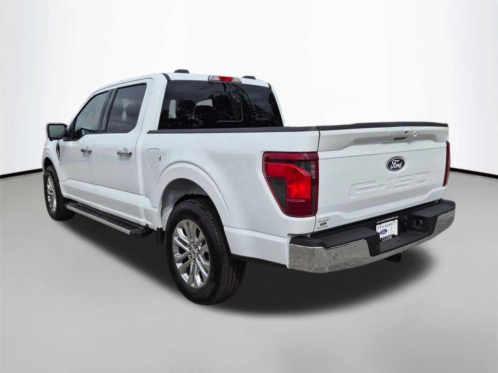 New 2026 Oxford White Ford XLT image 7