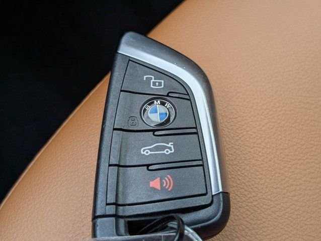 Used 2022 White BMW sDrive30i image 32