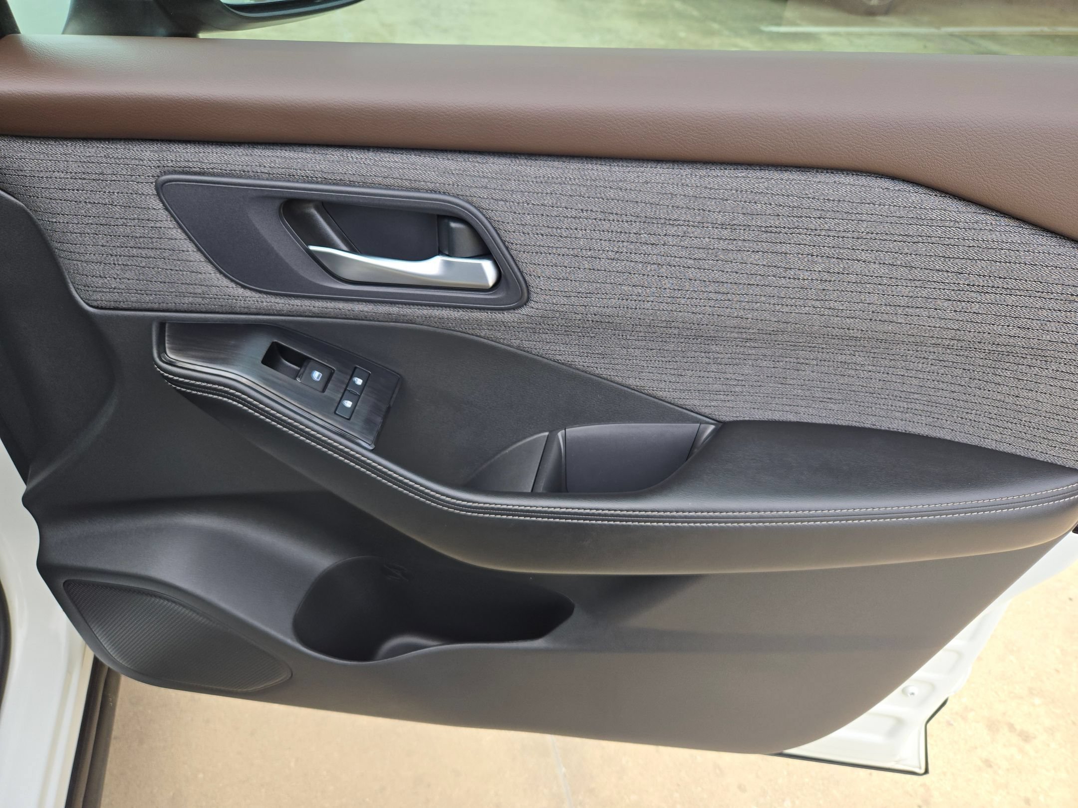 Used 2022 Pearl White Tricoat Nissan SV image 29