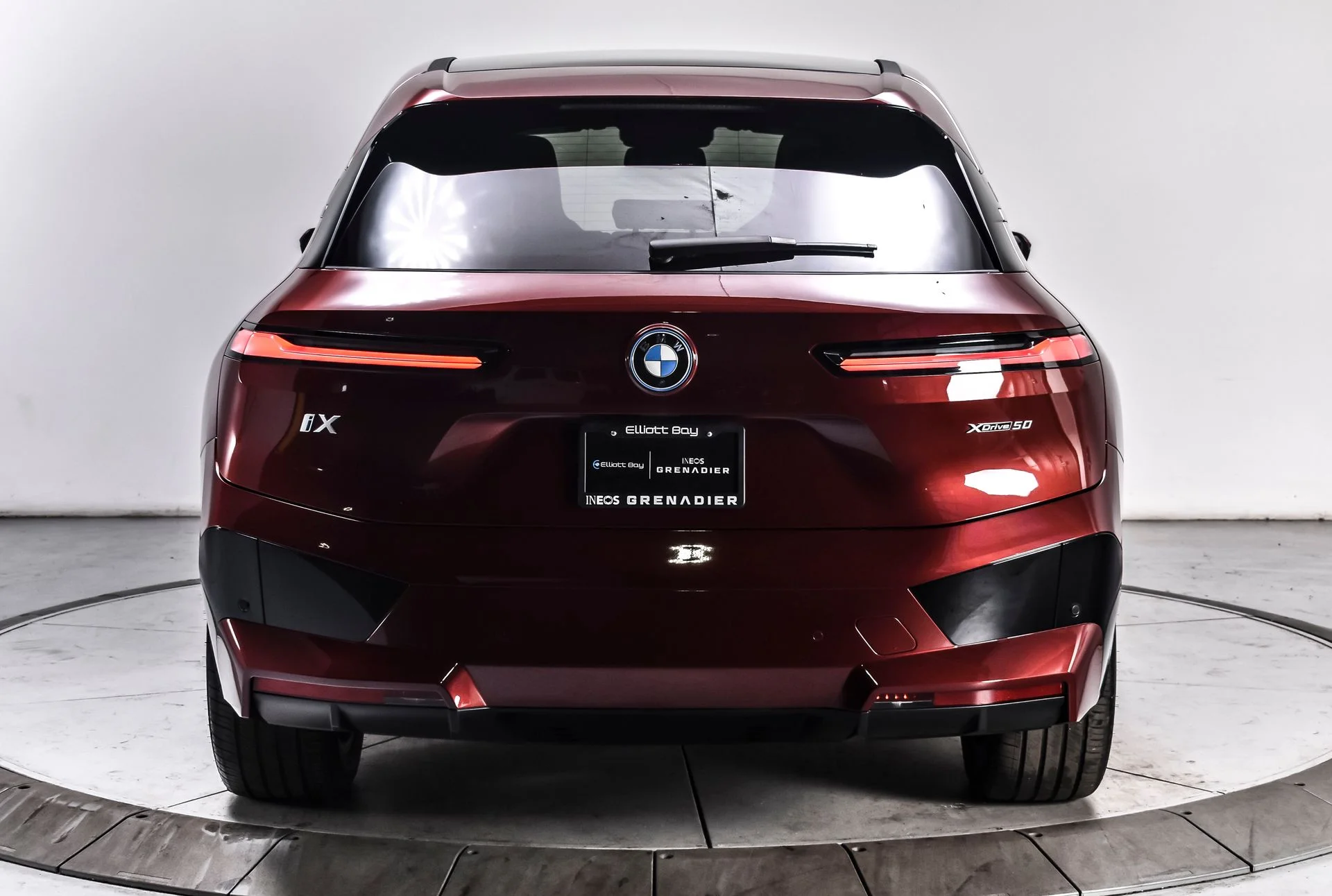 Used 2024 Red Metallic BMW xDrive50 image 5