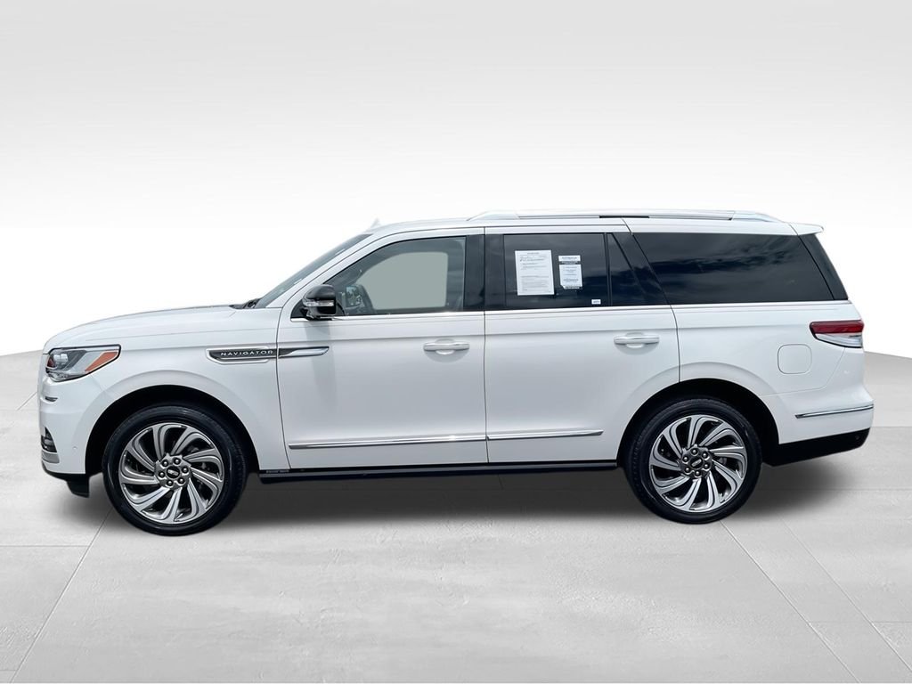 Used 2022 White Lincoln Reserve image 5