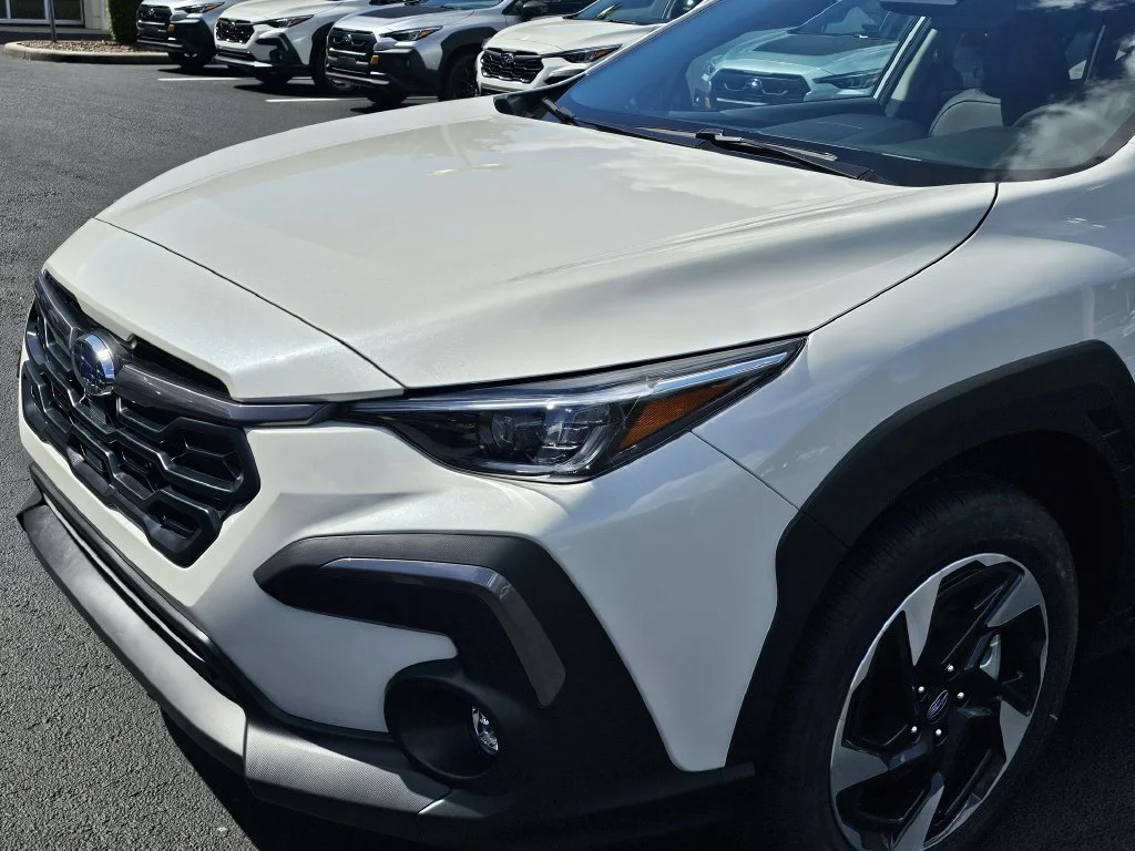 New 2027 CRYSTAL WHITE PEARL Subaru Limited image 6
