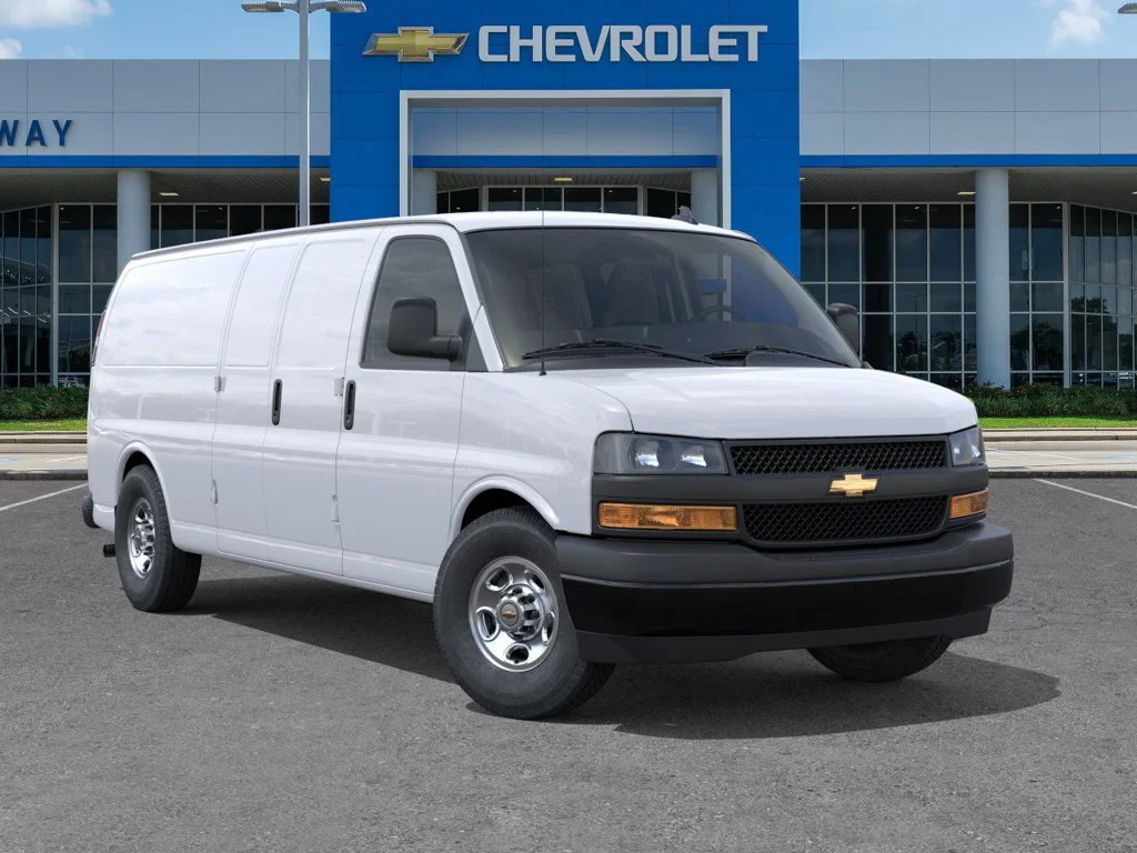 New 2025 Summit White Chevrolet WT image 7
