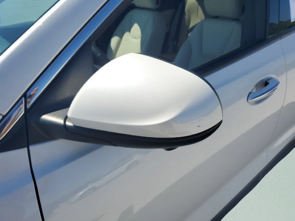 Used 2022 WHITE FROST TRICOAT Buick Essence image 27