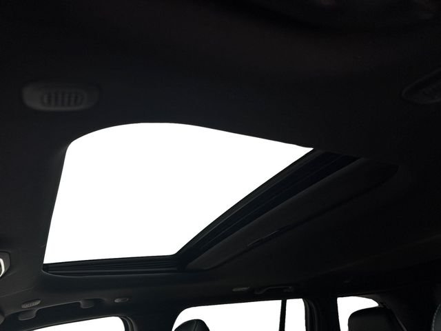 New 2026 Bright White Clear-Coat Exterior Paint Jeep Altitude image 17