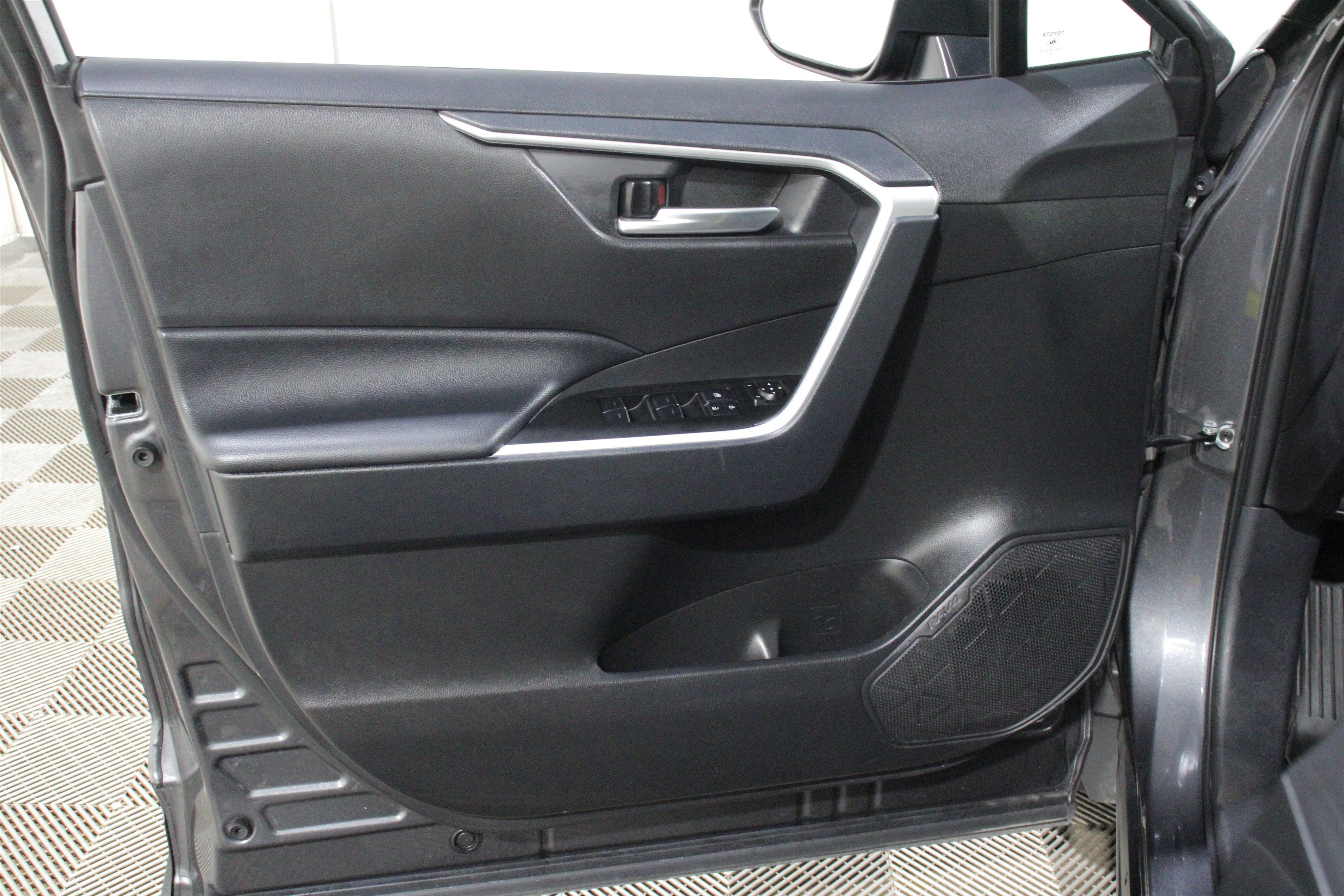 Used 2025 Magnetic Gray Metallic Toyota Hybrid XLE image 6
