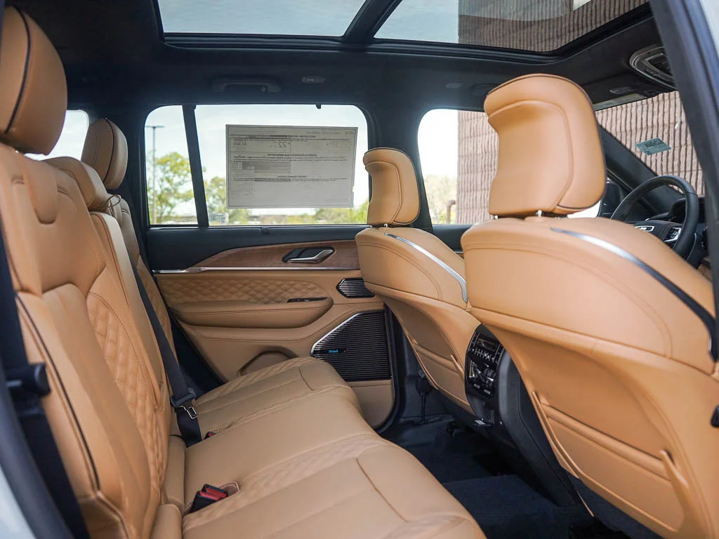 New 2027 Bright White Clearcoat Jeep Summit image 13
