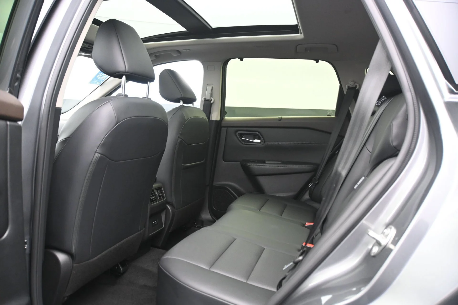 Used 2023 Gun Metallic Nissan SV image 20
