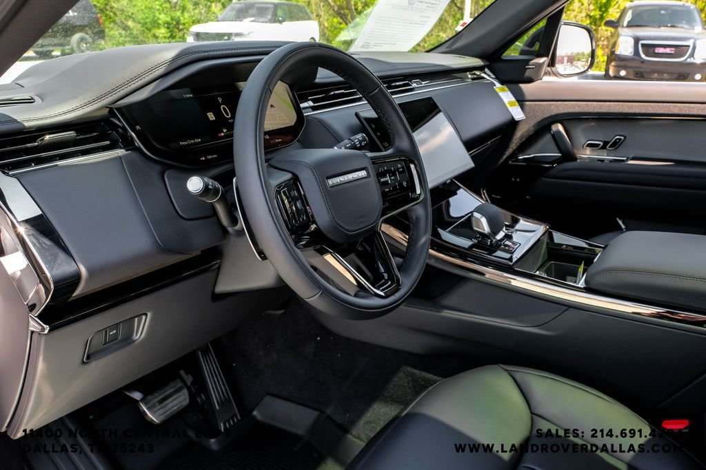 New 2026 Ostuni Pearl Wht Prem Met Land Rover Dynamic SE image 2