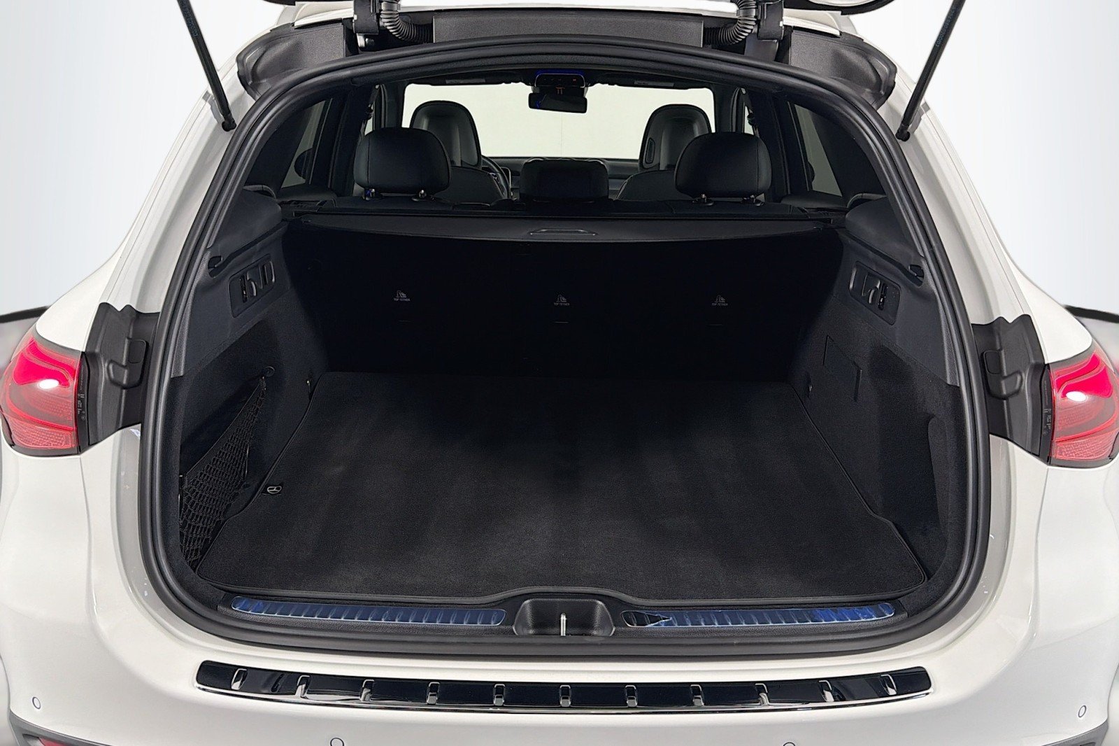 Certified Used 2026 Polar White Mercedes-Benz GLC 300 image 25