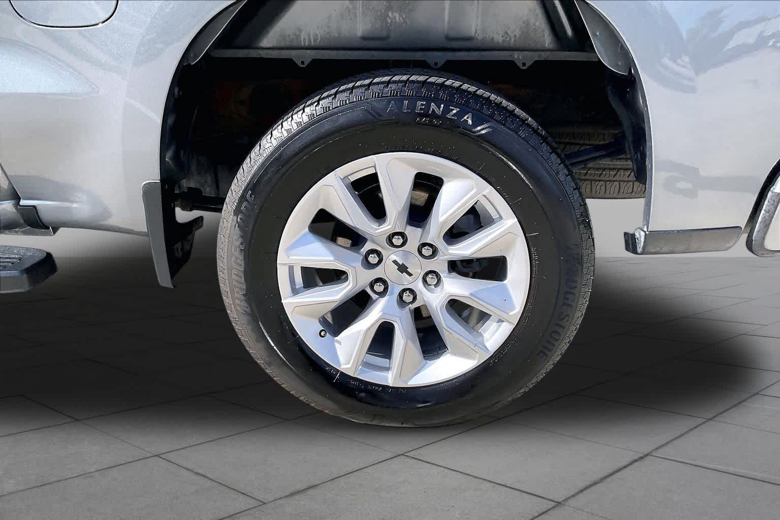 Used 2022 Satin Steel Metallic Chevrolet Custom image 11