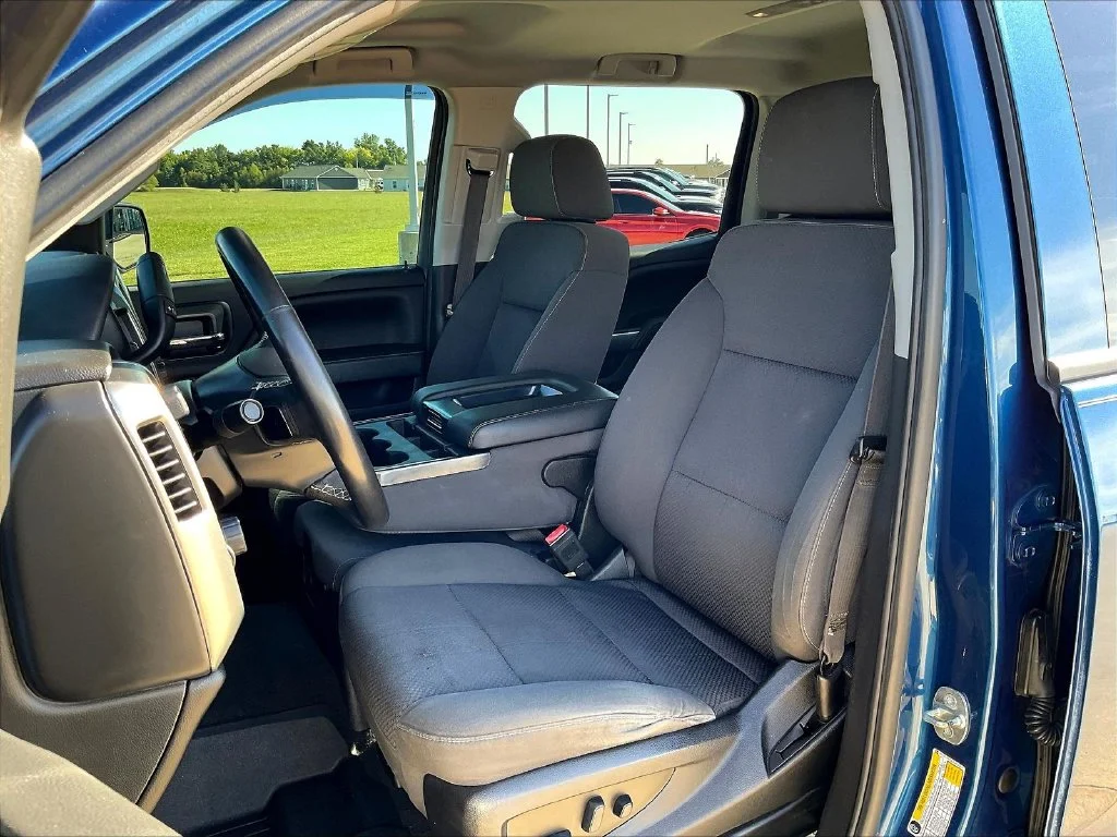 Used 2018 Blue Chevrolet LT image 13