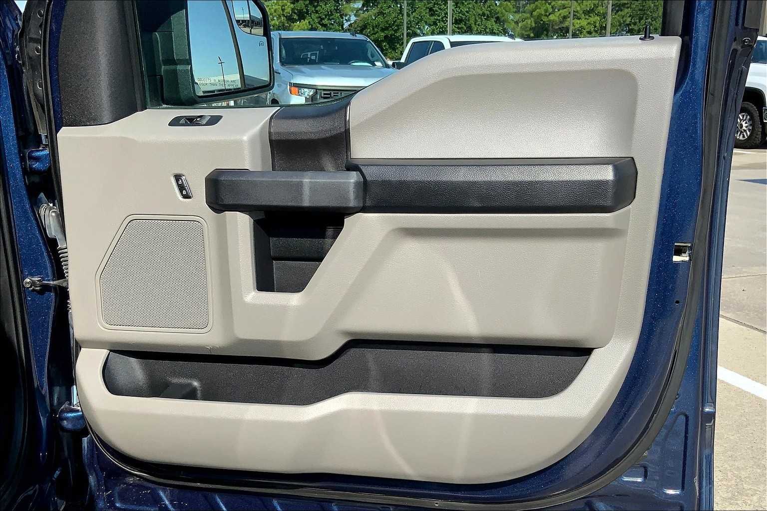 Used 2018 Blue Jeans Metallic Ford XL image 41