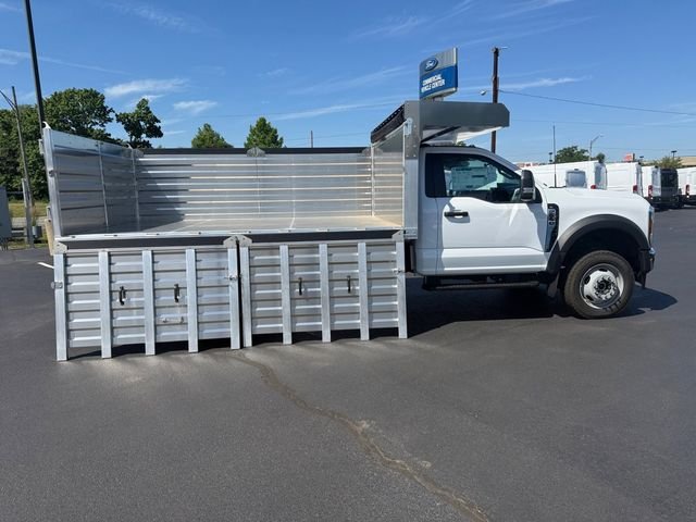 New 2025 Oxford White Ford F-550® XL image 15
