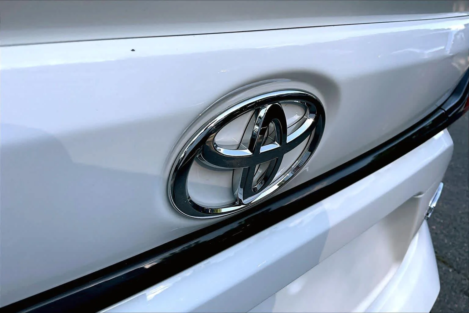 Certified Used 2024 Ice Cap Toyota SE image 30