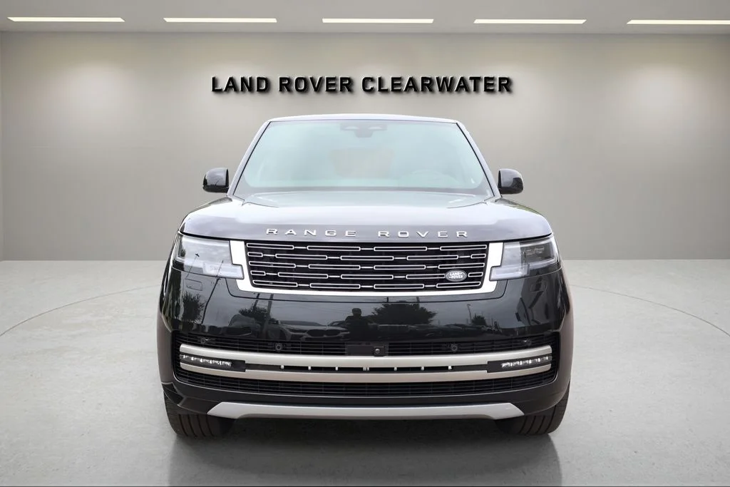 New 2026 Santorini Black Land Rover SE image 8