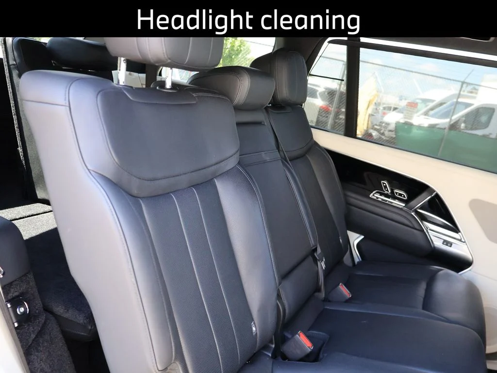 Used 2023  Land Rover SE image 13