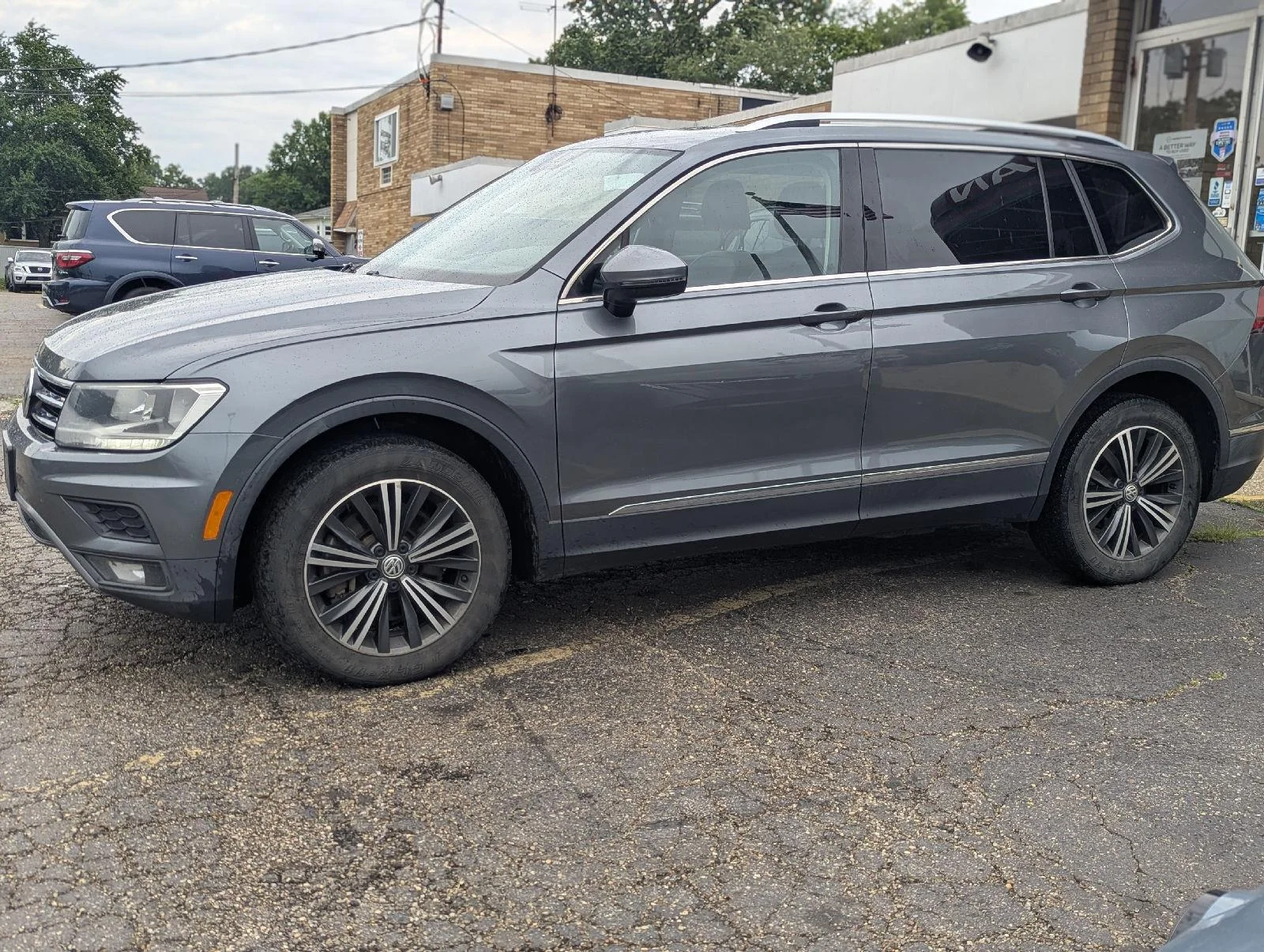 Used 2018 Platinum Gray Metallic Volkswagen SEL image 4